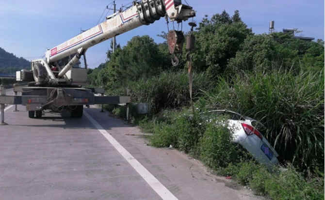达尔罕茂明安旗重载吊车救援